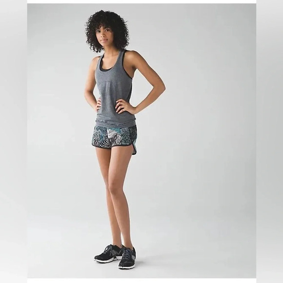 Lululemon 2016 Seawheeze Tracker Short, size 6
Secret Society  Tofino Teal - Picture 1 of 15